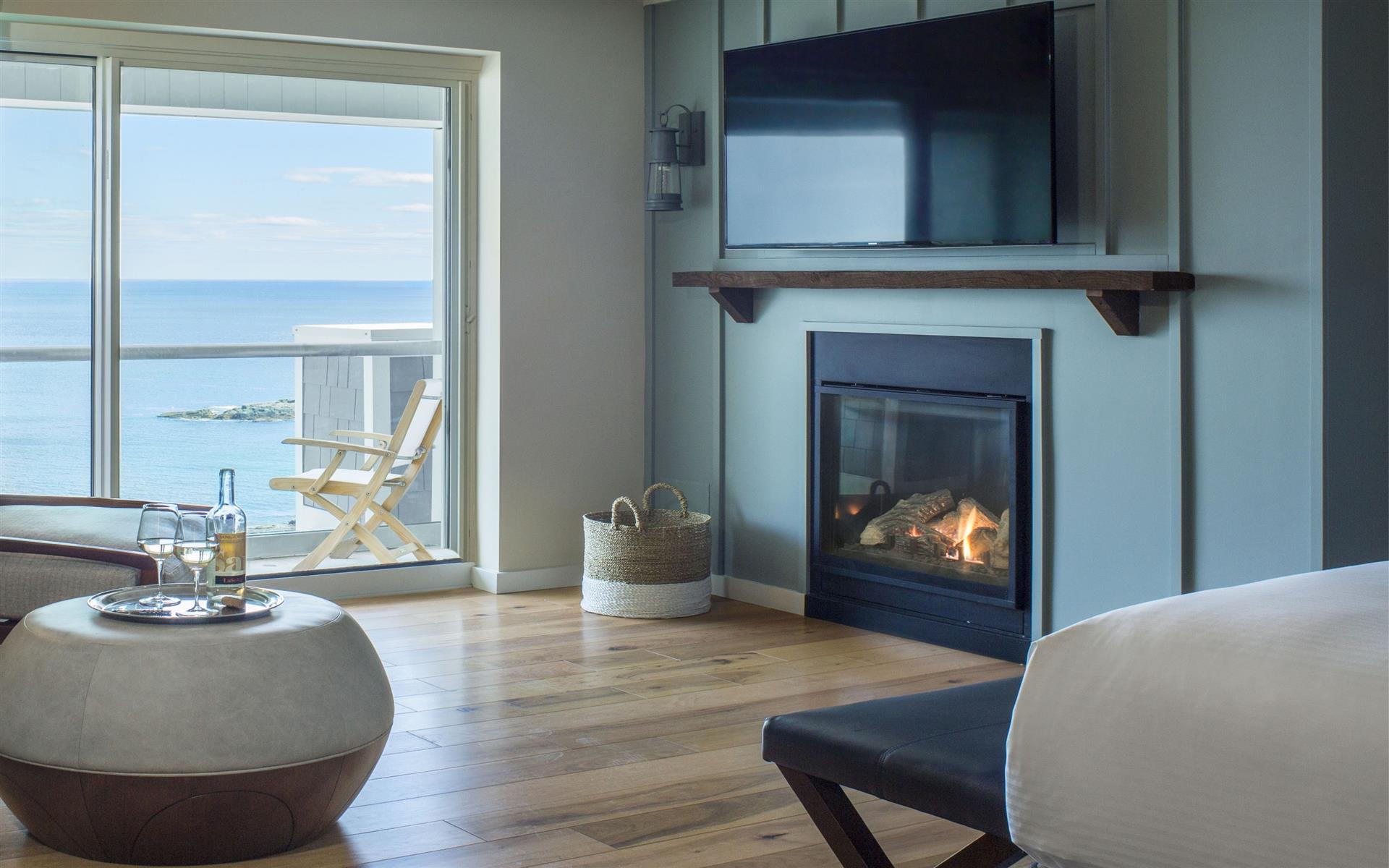 Premium Oceanfront Or Coastal View King With Fireplace 